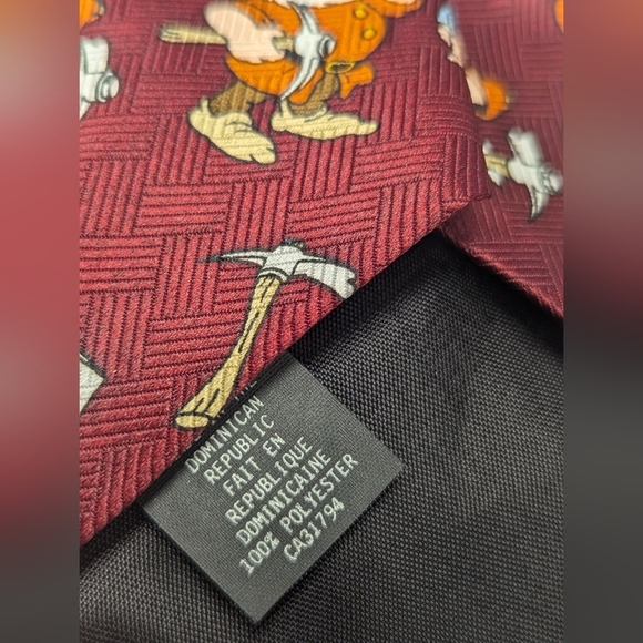 2 Fun men's Ties. Looney tunes and Snow White. 😁 - Picture 6 of 9
